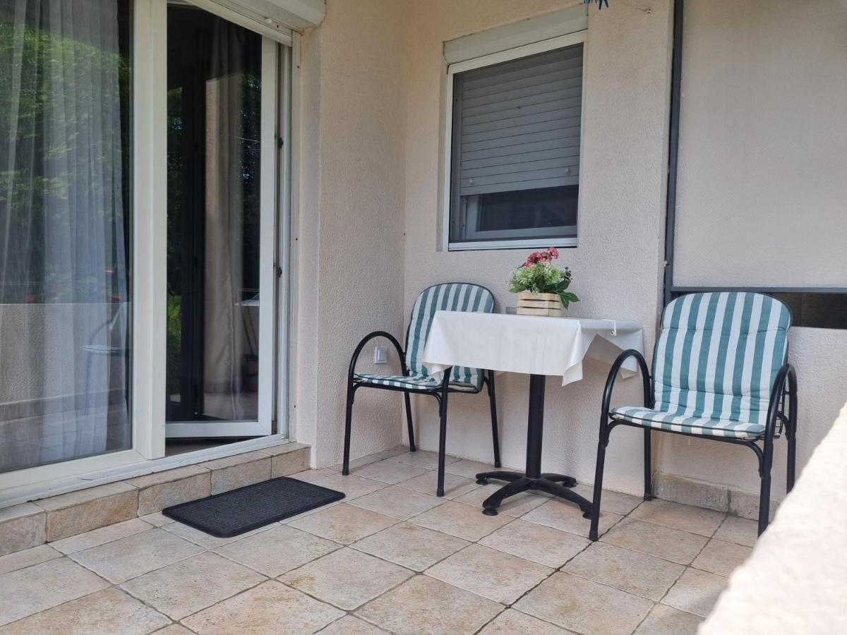 Apartment Ninas Dobrota Exterior photo